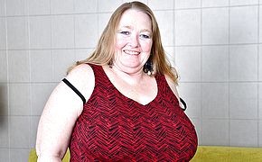 Big breasted mature <b>BBW</b> playing with her pussy